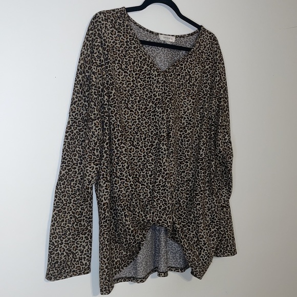 Umgee Animal-Print V-Neck Top w/ Front Gathering - Picture 4 of 12